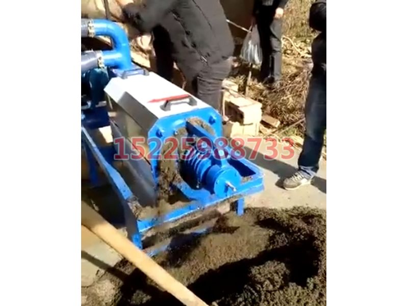 固液分（fèn）離機工作現場